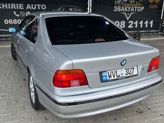 BMW 5 Series foto 8