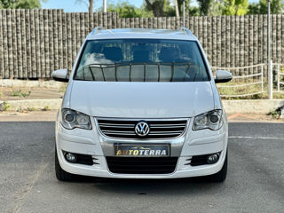 Volkswagen Touran foto 2