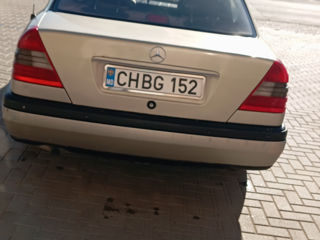 Mercedes C-Class foto 2