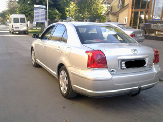 Toyota Avensis foto 2