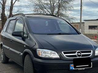 Opel Zafira foto 2