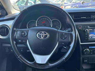 Toyota Auris фото 13