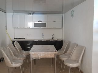 Apartament in centru cu doua nivele in centru 110 m2.toate comunicatiile.Caldura autonoma.