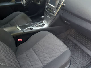 Toyota Avensis фото 8