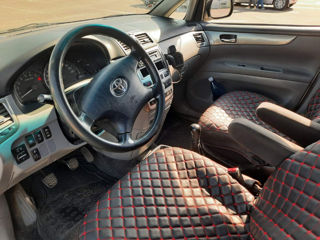 Toyota Avensis Verso foto 5