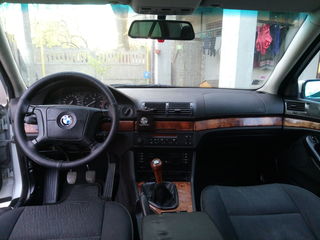 BMW 5 Series foto 3