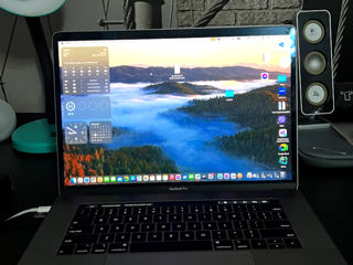 Vând MacBook Pro 2018 foto 1