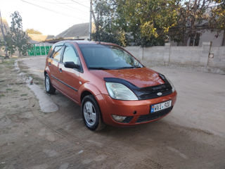 Ford Fiesta foto 8