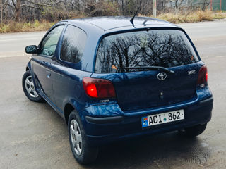 Toyota Yaris foto 2