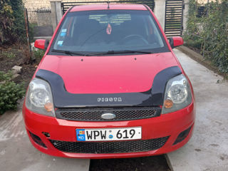 Ford Fiesta foto 2