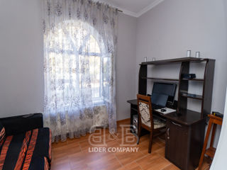 Apartament cu 3 camere, 109 m², Buiucani, Chișinău foto 8