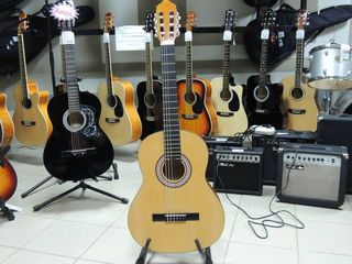 Классическая гитара Colombo  - 1550 лей в упаковке ! foto 1
