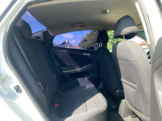 Hyundai Solaris foto 8