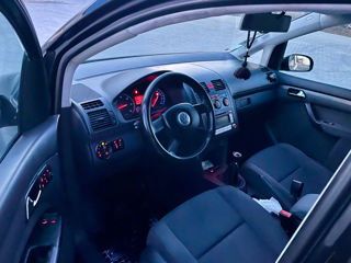 Volkswagen Touran foto 7