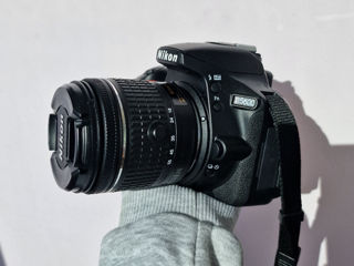 Cameră foto Nikon D5600 + AF-P 18-55VR Kit + card flash cu memorie 64 GB (stare ideală) foto 3