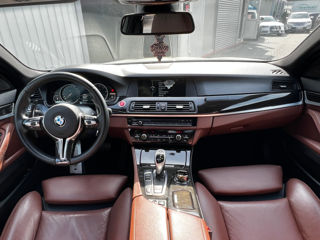 BMW 5 Series foto 8