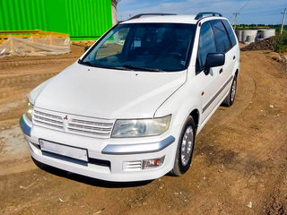 Mitsubishi Space Wagon foto 1