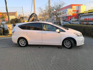 Toyota Prius v