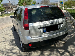 Ford Fiesta фото 2