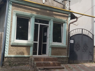 Vânzare casă în centrul Orheiului, strada principală cu ieșire la prima linie. foto 2