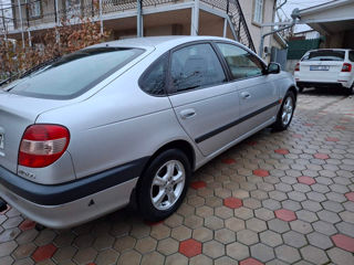 Toyota Avensis foto 2