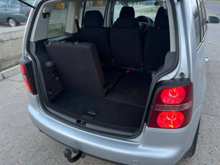 Volkswagen Touran foto 10