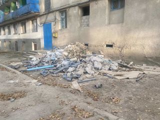 Eliberam apartamentul de Gunoi mobila veche tehnica uzata usi ferestre ect. foto 5