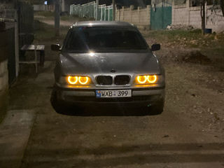 BMW 5 Series foto 4