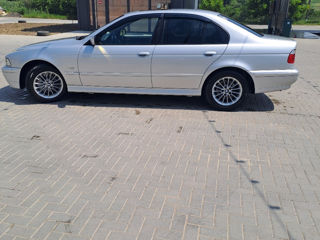 BMW 5 Series foto 3