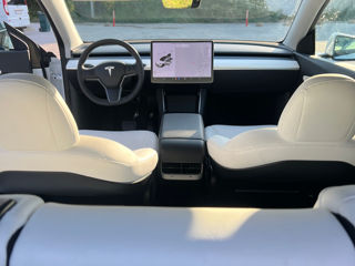 Tesla Model Y foto 5