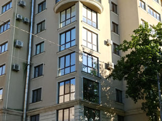 Apartament cu 3 camere, 140 m², Centru, Chișinău foto 1