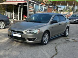 Mitsubishi Lancer foto 2