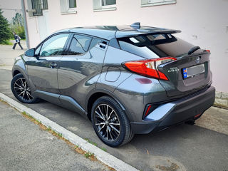 Toyota C-HR foto 2