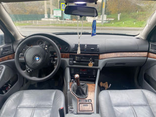 BMW 5 Series foto 2