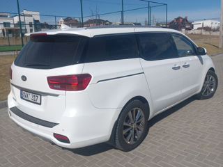KIA Carnival фото 1