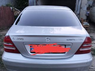 Mercedes C-Class foto 9