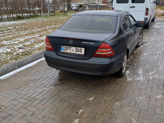 Mercedes C-Class foto 2