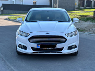 Ford Fusion foto 2