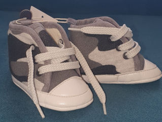 Adidasi, pantofi nou nascuti