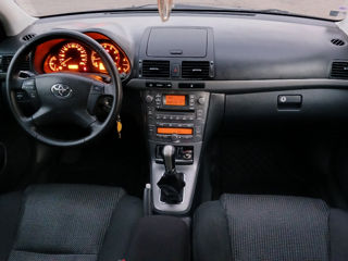 Toyota Avensis foto 7