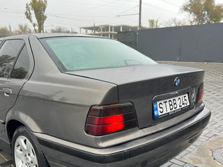 BMW 3 Series foto 6