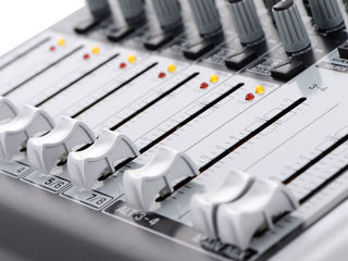 Mixer  Behringer Xenyx Q1204USB. livrare în toată Moldova,plata la primire foto 9