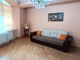 Apartament cu 2 camere, 82 m², Centru, Chișinău foto 2