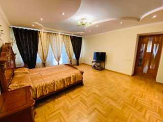 Casă în 4 niveluri! Ciocana, str. Chicago, 300 m2 + 18 ari. Euroreparație! Saună + Bazin!!! foto 10