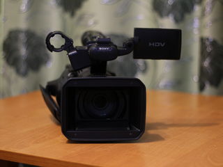 Se vinde videocamera  profesionala sony-z5(hdv) foto 2