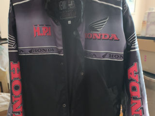 Куртка Honda - 2000 лей.