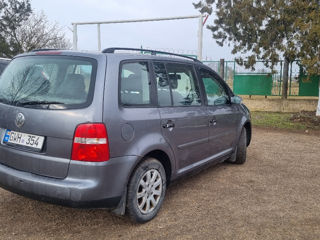 Volkswagen Touran foto 8