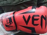 Боксерские перчатки Venum новые foto 1