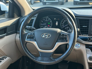 Hyundai Elantra foto 11