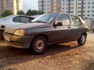 Renault Clio foto 1